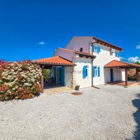 Višnjan, Mediteranska  kuća s bazenom i vanjskim roštiljem - 4