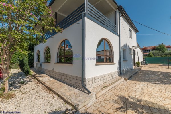 Predivna kuća sa okućnicom u blizini Poreča