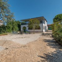 A beautiful house with a garden near Poreč - 4