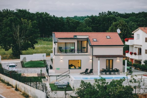 Ein wunderschönes Haus mit Garten im Herzen Istriens, in der Nähe von Tinjan