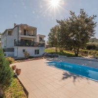 Beautiful house with apartments and sea view - 3