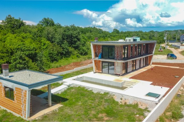 Villa Black Beauty / Vielleicht ist das genau Ihre neue Adresse in Istrien? Sie wird nach dem „Schlüsselfertig“-System gebaut.