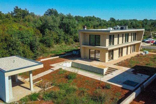 Poreč okolica-Moderna vila u završnoj fazi izgradnje