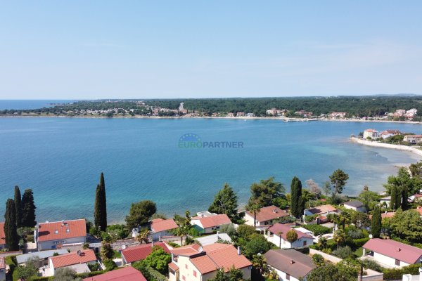 Novigrad okolica, kuća 80m od mora!