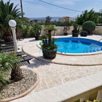 Vila sa bazenom 350 m2 u Kaštel Starom - 4