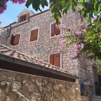 Renovirana kamena kuća sa 6 apartmana, drugi red uz more - 4
