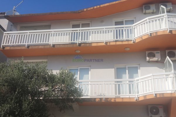 Apartmanska kuća sa prekrasnim pogledom, 200 m od mora