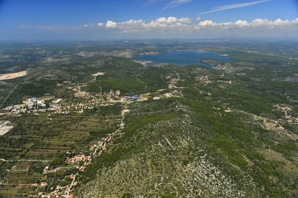 Ekskluzivno građevinsko zemljište u blizini Šibenika, 11.200 m2