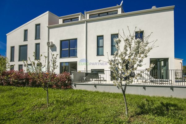 Kuća u nizu 100m od MORA, Funtana