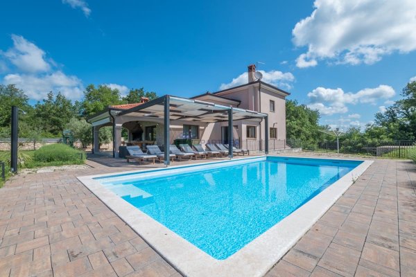 Istra, Rovinj, prekrasna kuća sa bazenom i prostranom okućnicom