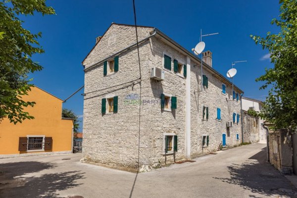 istra, Kanfanar, kamena kuća sa dodatnim objektom i bazenom