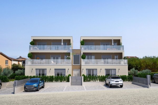 Istra, Poreč, moderan stan s vrtom