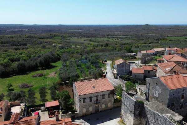 Samostojeća kuća za renovaciju, Sveti Lovreč