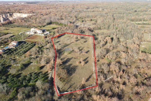 Prekrasno imanje, 5892m2 građevinsko + 3562m2 poljoprivrednog zemljišta, Poreč okolica