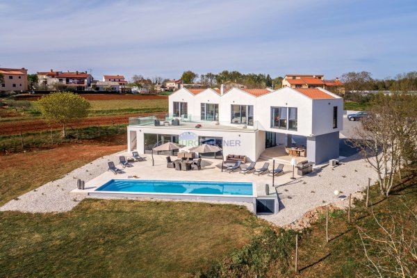 Luksuzna vila sa 6000m2 dvorišta, Poreč okolica