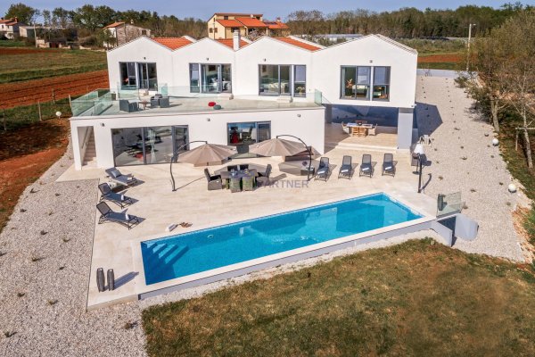 Luksuzna vila sa 6000m2 dvorišta, Poreč okolica