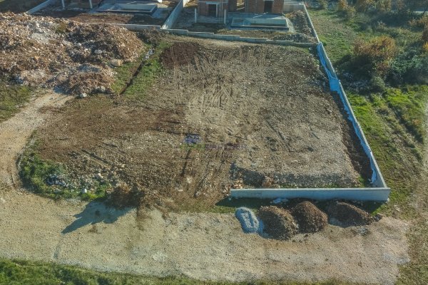 Građevinsko zemljište  1000m2, Poreč okolica