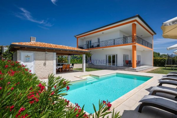 Ekskluzivna Vila s Pogledom na More – Umag, Istra