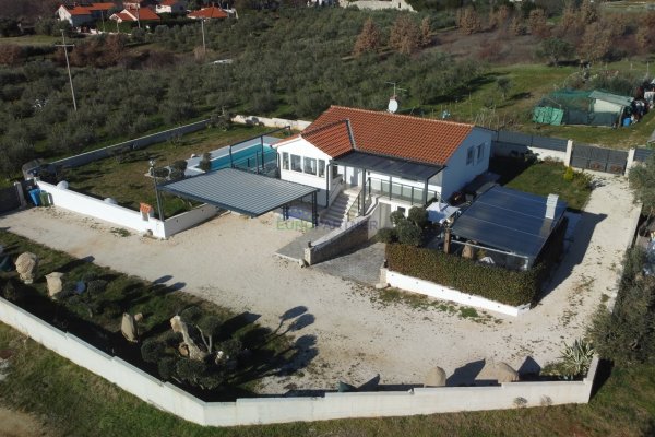 Istra, Višnjan, vila sa prekrasnim maslinikom