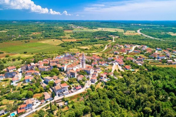 Istra, Višnjan, okolica, građevinsko zemljište sa pogledom na more