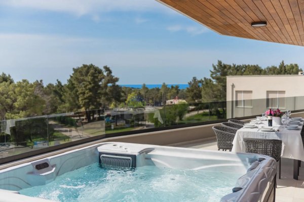Penthouse s pogledom na more, 800m od mora, Poreč okolica