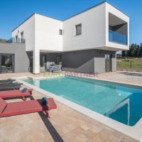 Prekrasna moderna vila s bazenom i vrtnom kućicom, okolica Poreča, 7km od mora - 4