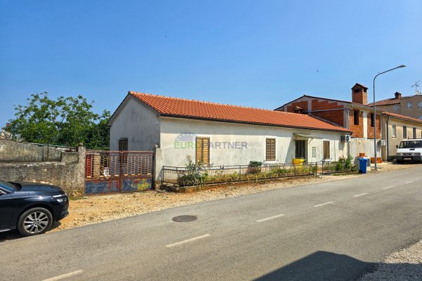 Kuća u centru mjesta 10km od Poreča, Istra