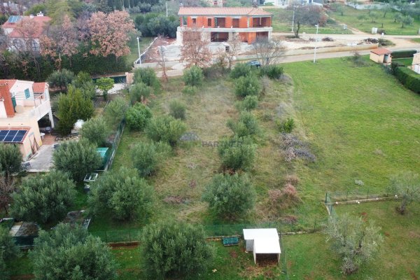 Građevinsko zemljište s pogledom na maslinike, Poreč okolica