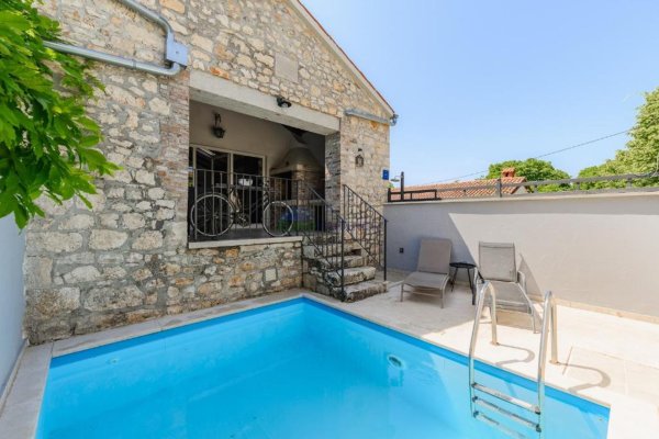 Poreč, okolica, renovirana kamena kuća s bazenom, 4km od mora