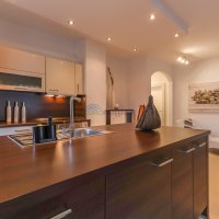 Poreč, moderno opremljen 3-sobni stan + zemljište 140m2  -samo 2,5 km od mora - 4