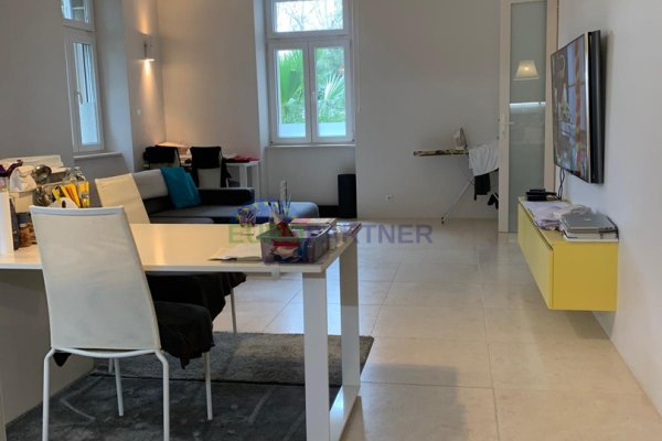 Atraktivan 2-soban stan u strogom centru grada, 86 m2