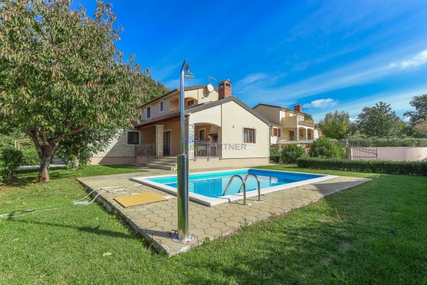 Mediteranska kuća s bazenom, 12km od Poreča