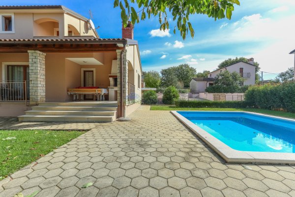 Mediteranska kuća s bazenom, 12km od Poreča