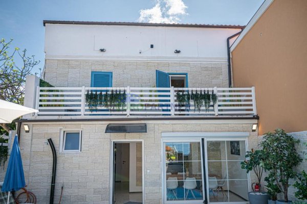 Renovirana istarska kamena kuća s bazenom – 3 km od Poreča