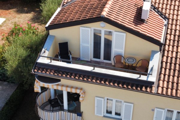 Poreč, stan  90m2 s pogledom na more! 700m do mora