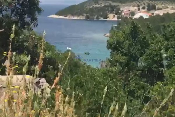 Zemljište uz more sa kompletnim projektima za vile
