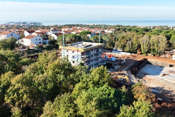 Istra, Poreč, prekrasan stan u prizemlju novogradnje