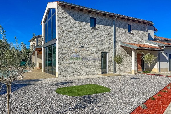 Moderna vila s bazenom, 5km od Poreča