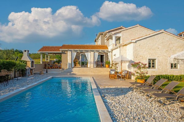 Prekrasna mediteranska vila, 12km od Poreča