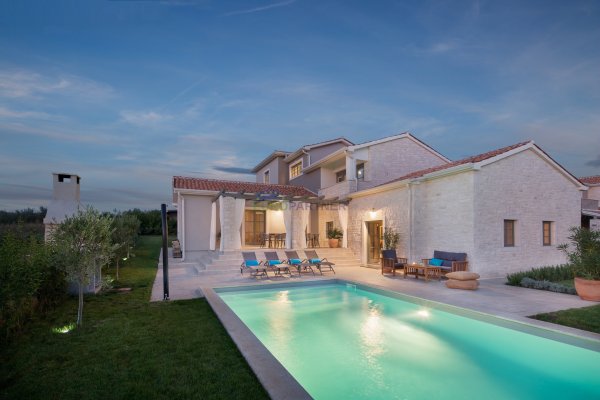 Prekrasna mediteranska vila, 12km od Poreča