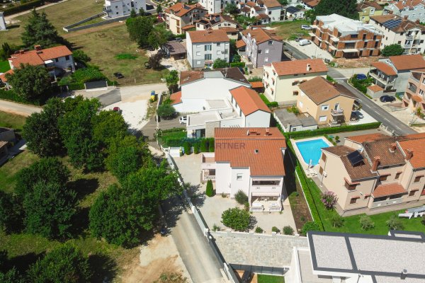 Samostojeća kuća sa 4 stana, Funtana