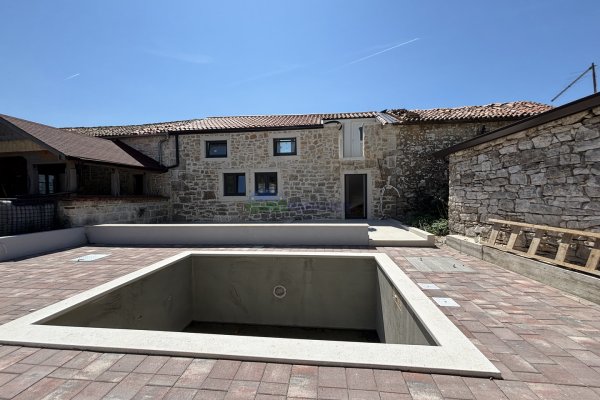 Istra, kamena kuća u okolici Vrsara