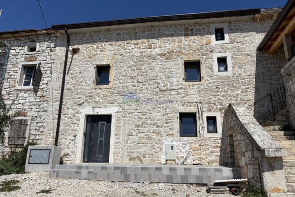 Istra, kamena kuća u okolici Vrsara