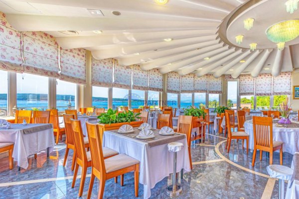 Hotel 4**** uz more, na prekrasnoj poziciji