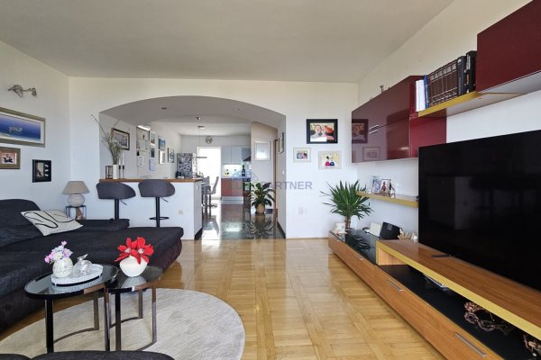 4-sobni stan 120 m2 na Žnjanu s prekrasnim pogledom na more