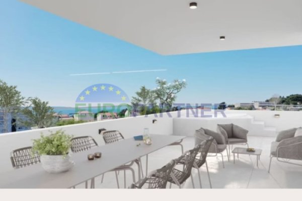 Predivan penthouse s pogledom na more