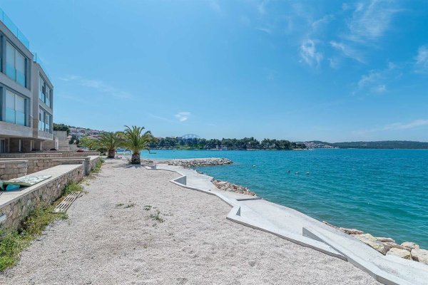 Prekrasna vila PRVI RED uz more, Trogir, Čiovo