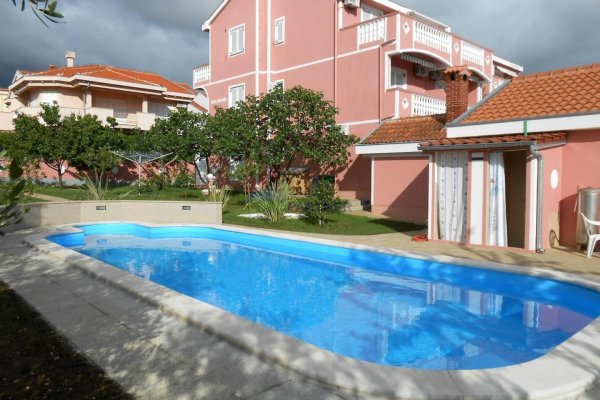 VILLA SA BAZENOM I POGLEDOM NA MORE, BORIK – ZADAR