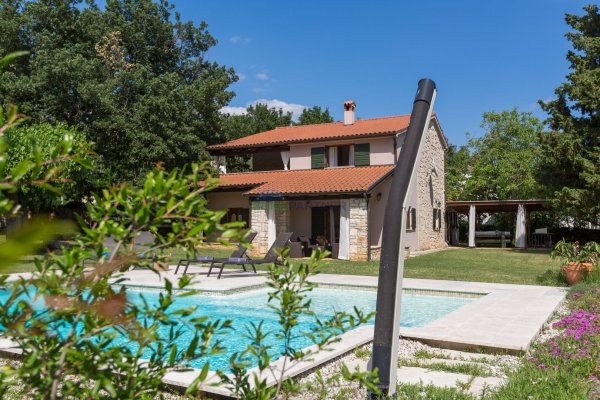 Istra ,Poreč okolica. Samostojeća  kuća s velikim vrtom