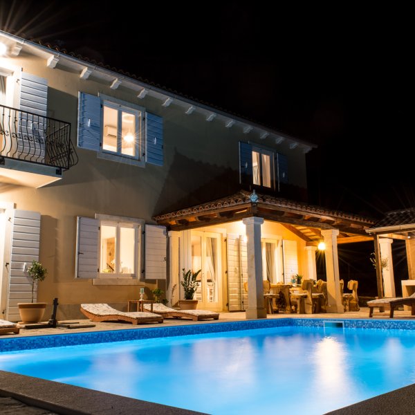 Villa im istrischen Stil mit Pool, der Charme des Mittelmeers